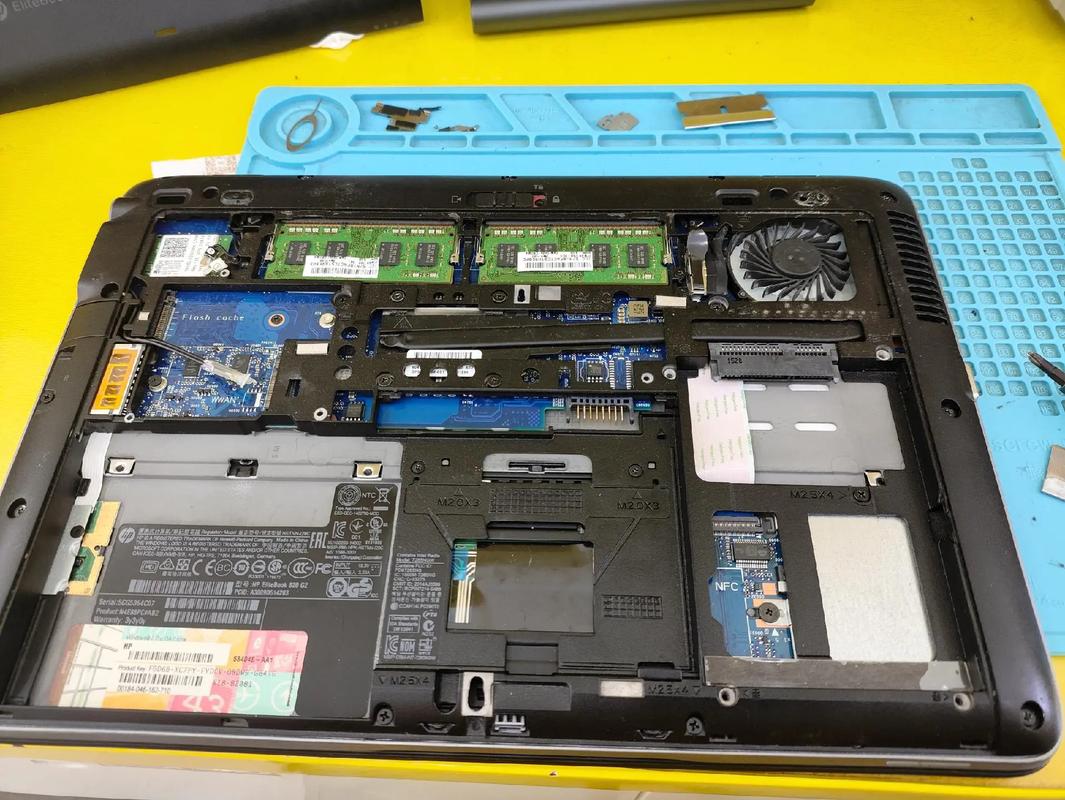 惠普EliteBook 820拆机
