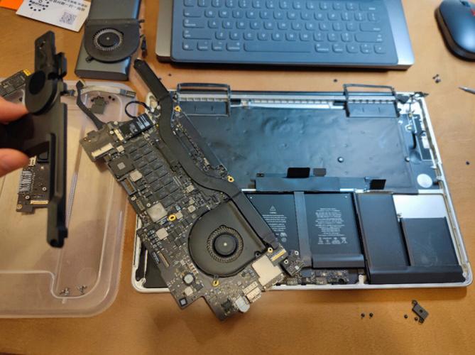 macbookpro 触摸板拆机