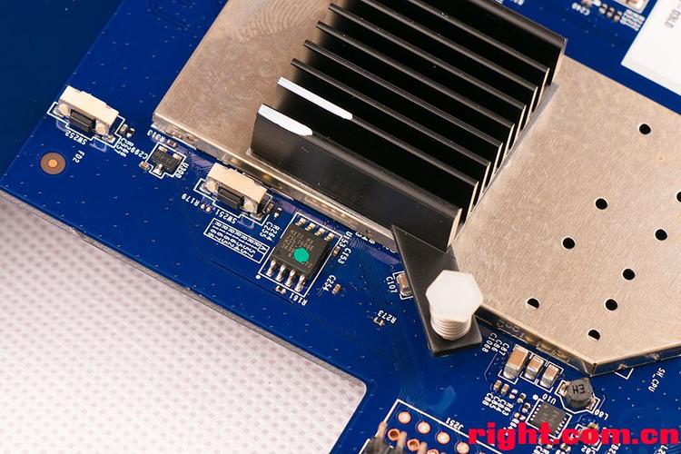 NETGEAR WNR618拆机