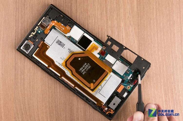 索尼 xperia play拆机