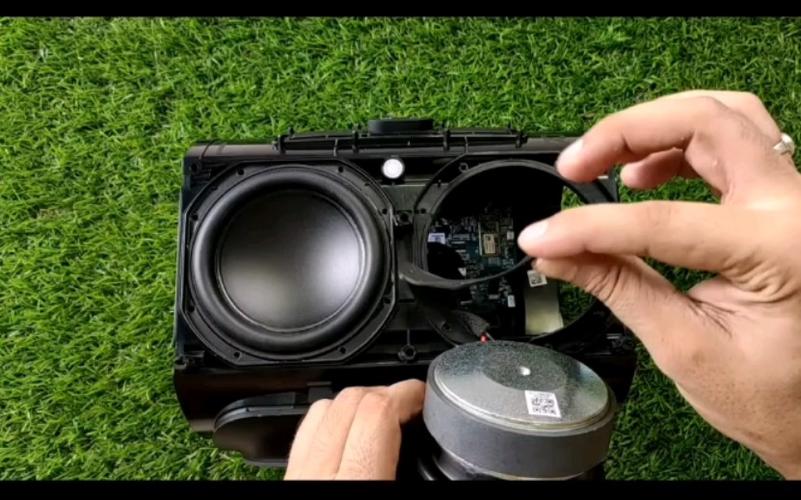 uemini boombox拆机