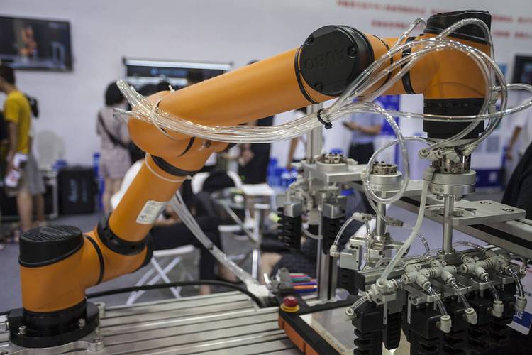 机器人与智能装备制造