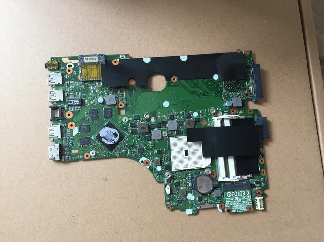 华硕手机zenfone5拆机